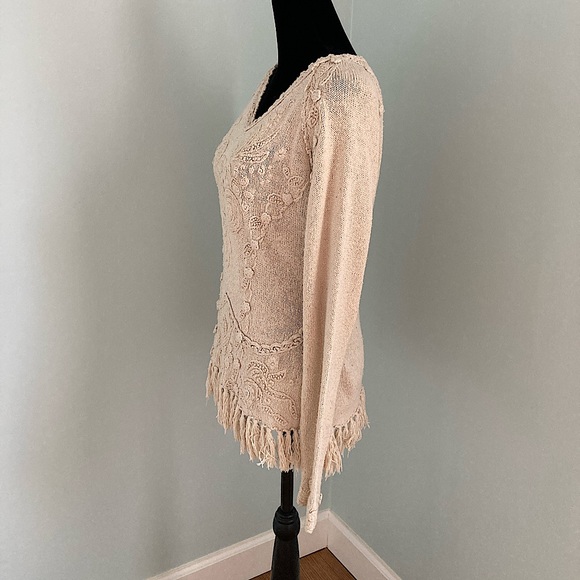 Pier 1 Imports Vintage Silk Blend Long-Sleeve V-Neck Sweater Beige Size Small - Picture 4 of 6